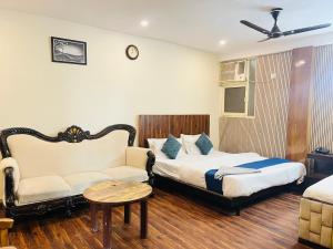 Hotel Anmol Residency - Saket Metro