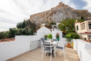 In the shadow of Acropolis