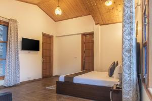 The Rajmahal Retreat I Vacations l Pet friendly & 3 Bedroom Villa I Family Events I Sky Bonfire I Kasauli By Exotic Stays