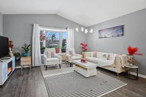 Bright 4BR Near MSU & Downtown home