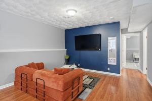 Bright 4BR Near MSU & Downtown home