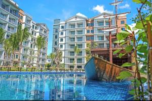 Cozy 1-bedroom apartment with lush green views