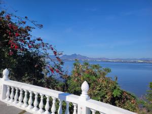 Micro casa agradável RJ- Ela é privada e com boa localização - Boa para quem vem passear- Ótimo para trabalho ou home office- Pra que está preocupado com o voo, o Aeroporto Galeão é perto- Visitar famíliares- Conheça o Rio de Janeiro em um 