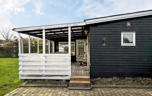 1 Bedroom Beautiful Home In Sjølund