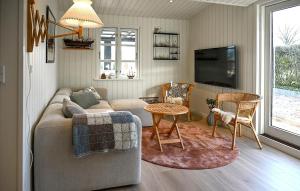 1 Bedroom Beautiful Home In Sjølund