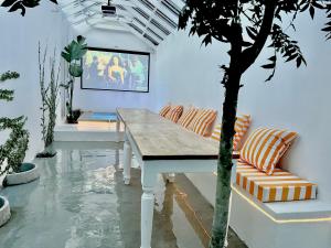 Vale Boutique 9bdr Villa with Outdoor Cinema,Jacuzzis & banquet Hall