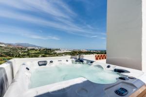 Sea View & Mountain View Apartment with Private Jacuzzi - Sunset Golf, Estepona
