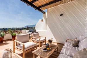 Sea View & Mountain View Apartment with Private Jacuzzi - Sunset Golf, Estepona