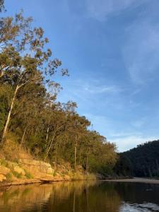 Ashwood AFrame - Secluded Riverfront Luxe