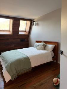 Ashwood AFrame - Secluded Riverfront Luxe