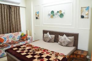 Budget friendly Modern 1BHK Flat Lift Parking Kitchen Nr Laxman Jhulla and Beach
