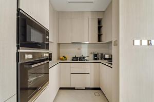 VayK - Contemporary One Bedroom Apartment in JVC