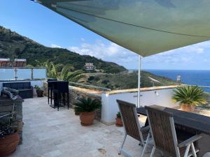 ASTRA-Ferienhaus mit großer Dachterrasse und Top-Ausstattung in NAS