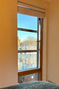 Riverside city-centre apartment with parking