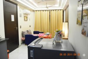 Modern Luxury 2BHK Flat Lift Parking Kitchen Near Laxman Julla & Beach in Tapovan
