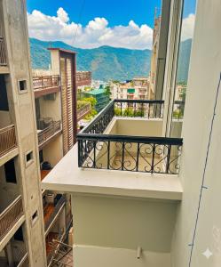 Modern Luxury 2BHK Flat Lift Parking Kitchen Near Laxman Julla & Beach in Tapovan