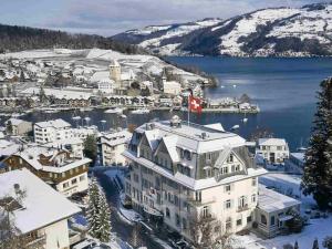 Chalet In The Countryside Kitchen Parking Lot