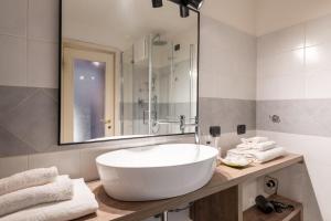 La Scala Suite at Palazzo dellOrso, Milan City Center - by HOST4U