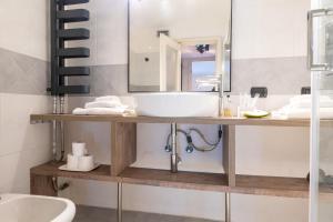 La Scala Suite at Palazzo dellOrso, Milan City Center - by HOST4U