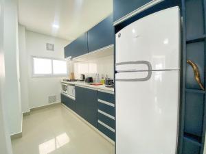 Excelente dois dormitórios a 250m mar - EB02J