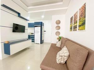 Excelente dois dormitórios a 250m mar - EB02J