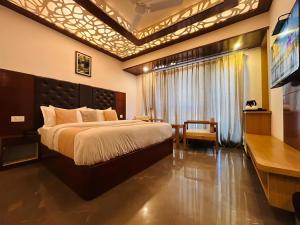 The Grand Dwaper Walking Distance From Mall Road