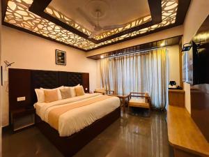 The Grand Dwaper Walking Distance From Mall Road