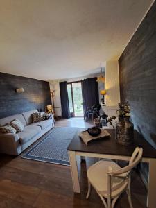 Cozy studio with mountain views and garden