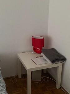 Skromne mieszkanie na nocleg w pobliżu metra Kondratowicza, 22 minuty metrem do Stadionu Narodowego,расстояние 5 станций метро до офиса для прохождения теста CES для моряков