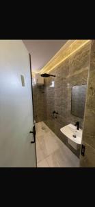 استديو بجلسة خارجية مطلة على كافد المالية