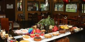 Suítes Pousada Jardim do Buda com café e piscina
