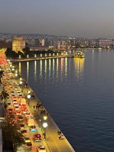 Baobloom Horizon - Seafront Apartment in the heart of Thessaloniki