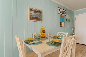 New | 2 Bedroom | 1st Floor Condo | Close To Beach, Pubs, Golf and Restaurants