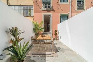 Ajuda Cozy Retreat with Patio