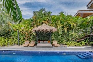 Villa Bernard - luxurious home walking distance to the beach