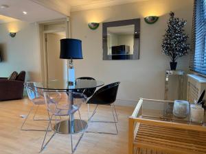 Spacious 3-Bed Apartment in Dulwich, Parking, Ideal for Families