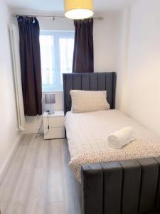 Woolwich station beautiful 5 Bedroom House