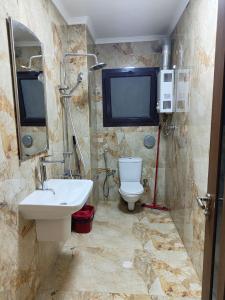 شقة فندقية للايجار اليومي والشهري ومتاحة لحجز الطالبة في قلب المهندسين