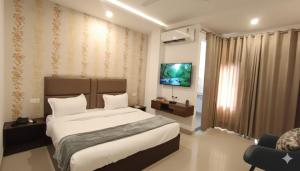 Hotel Claytone Near Delhi Airport