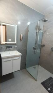 Hotel Claytone Near Delhi Airport