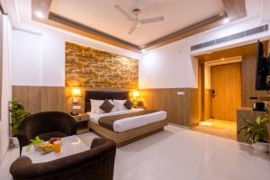 Hotel Claytone Near Delhi Airport