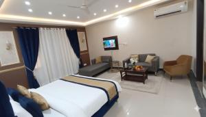 Hotel Claytone Near Delhi Airport