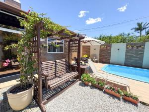 CASA GOLFINHO 348 - casa aconchegante com piscina, churrasqueira, mesa de sinuca e jogos