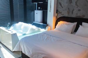 Modern Suite by The Bubbles Rooms