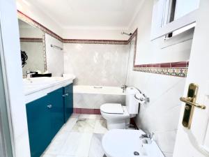 VILLA AMIRA ,sea and mountains panoramic views ,pistas de golf MARBELLA club golf resort