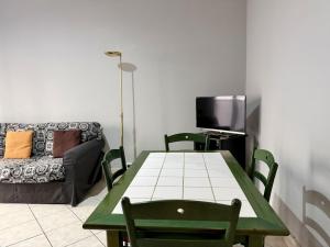 HOST4U - In Centro a Imperia con Balcone - Casa Margherita