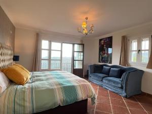 VILLA AMIRA ,sea and mountains panoramic views ,pistas de golf MARBELLA club golf resort