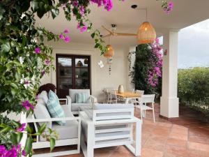 VILLA AMIRA ,sea and mountains panoramic views ,pistas de golf MARBELLA club golf resort