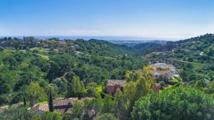 VILLA AMIRA ,sea and mountains panoramic views ,pistas de golf MARBELLA club golf resort