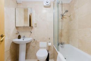 Contemporary 2BDR Flat with Waterside Views